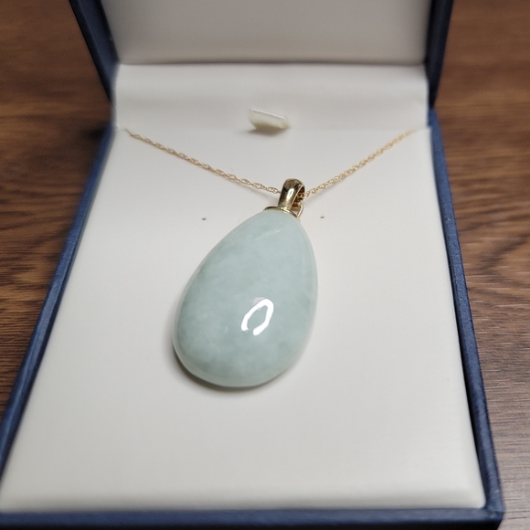 Large Jade necklace - Picture 2 of 3